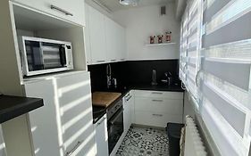 Hirondelle : Appartement Prive Avec Garage